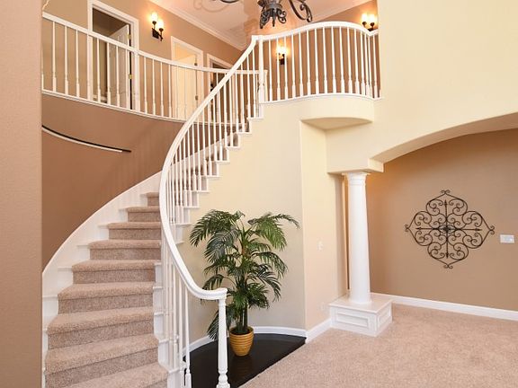 4th image of 305 Ironwood Cir