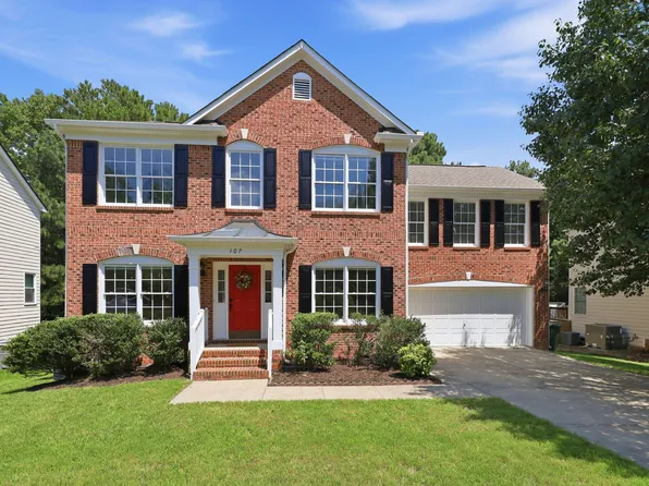 107 Holmhurst Ct, Cary, NC 27519
