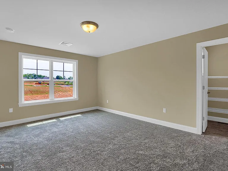 554 Joseph Ct — Photo 9