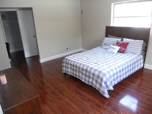 Master Suite/Walk In/Bath