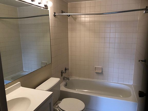 5th image of 1600 Wedgewood Dr APT 204