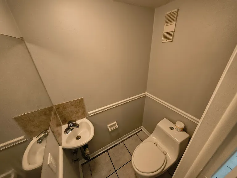1708 Azalea Ct #B — Photo 7