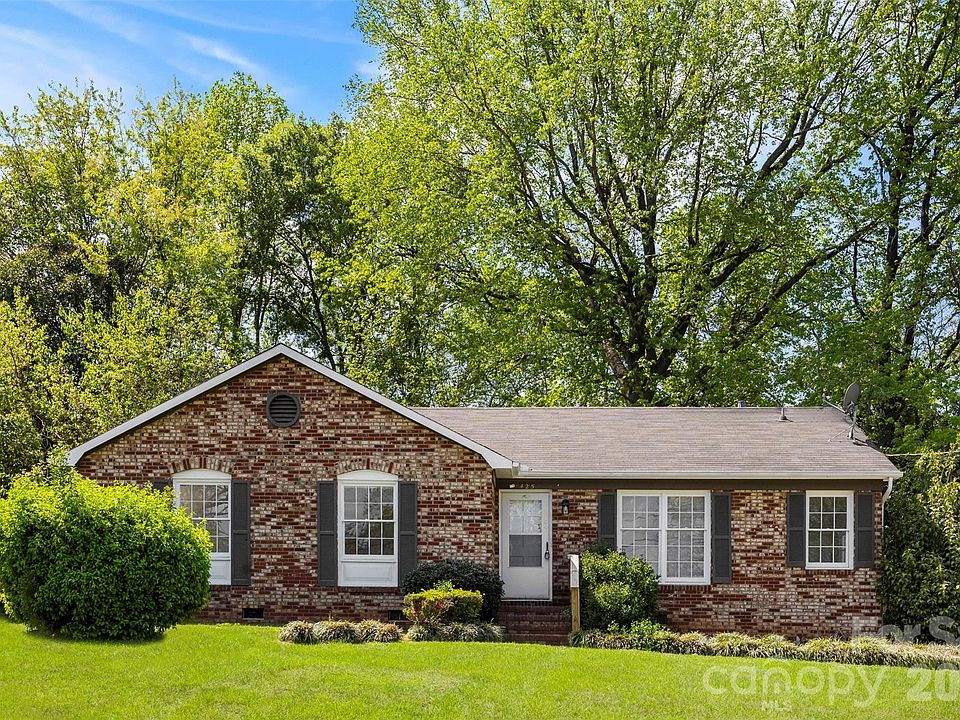 1st image of 425 Whitethorn Dr