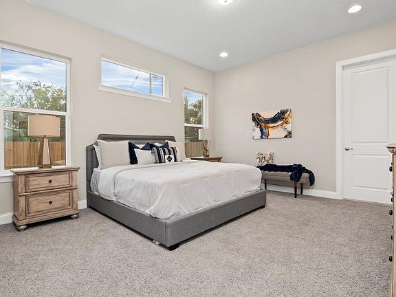 4th image of 3708 Wren Ln