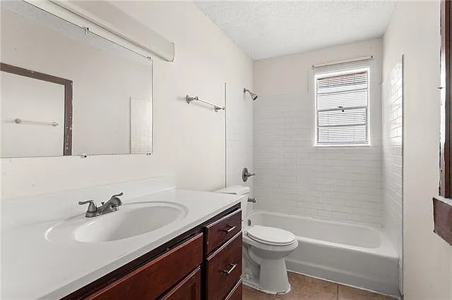 300 Duke Dr #4 — Photo 8