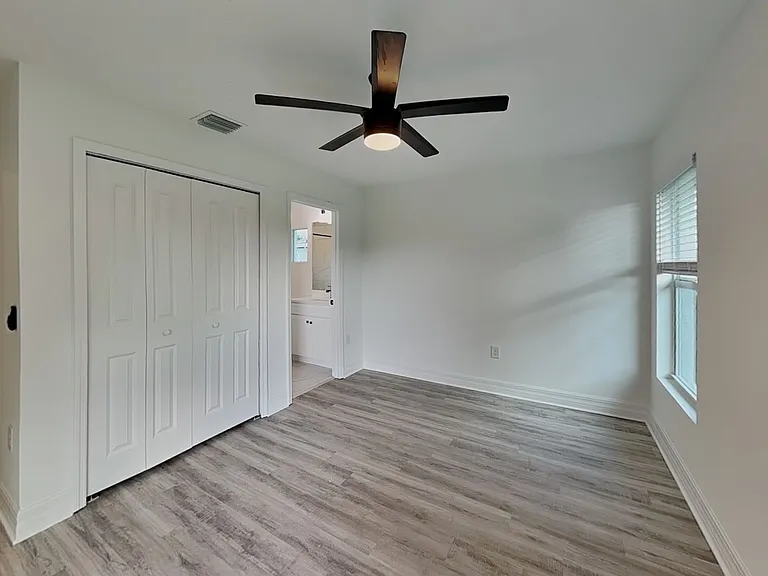 2308 NW 9th Ave — Photo 14