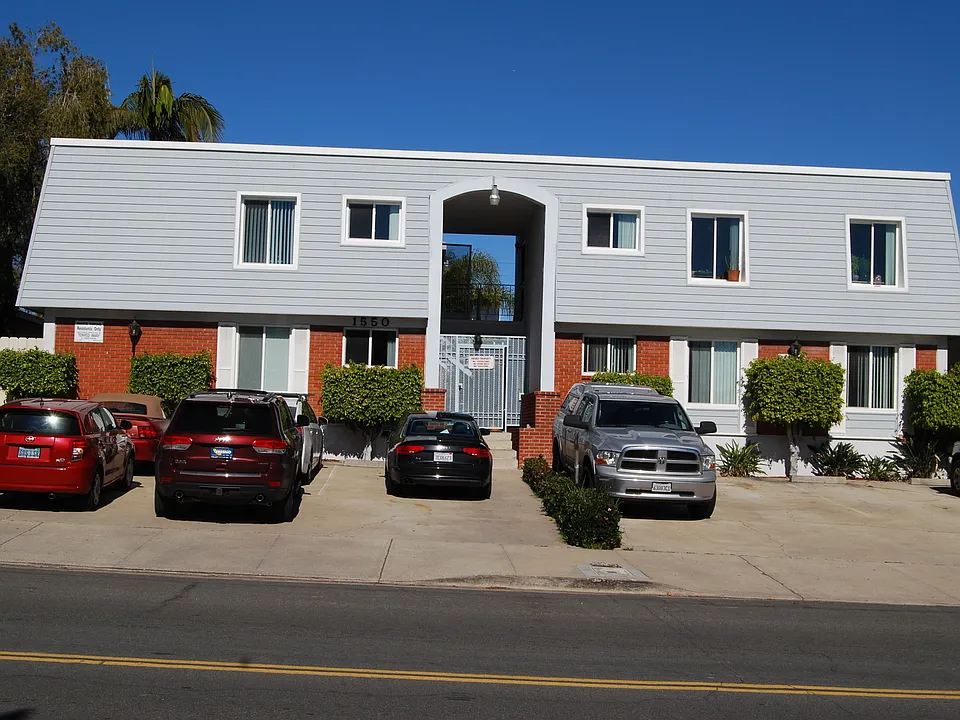 1550 Pacific Beach Drive complex - Minutes from the bay!