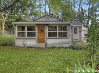 6832 Goldenrod Ave NE, Rockford, MI 49341