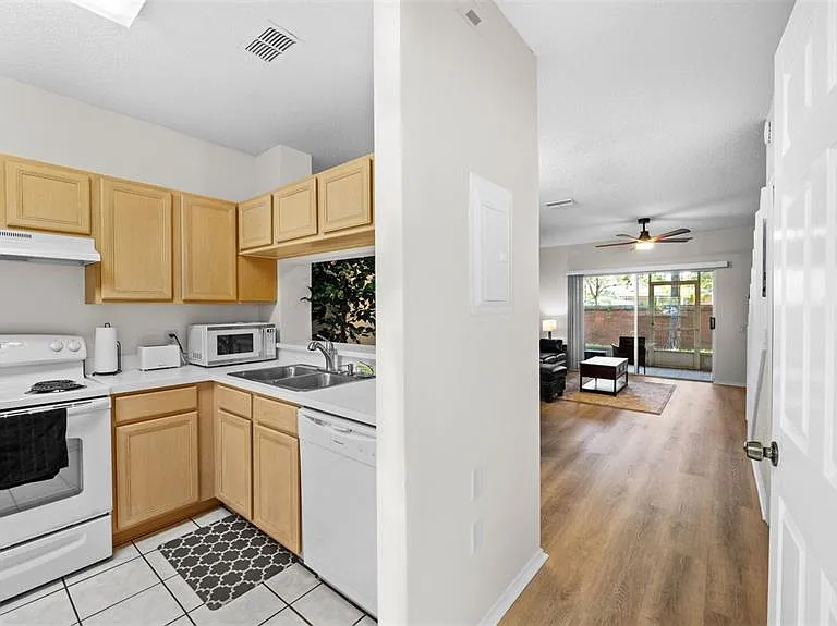 12444 Berkeley Square Dr — Photo 7