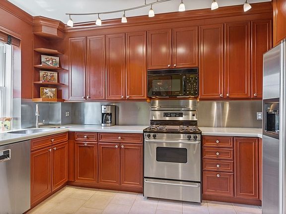 5th image of 180 Cabrini Blvd APT 76