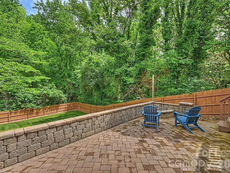 2027 Wensley Dr — Photo 21