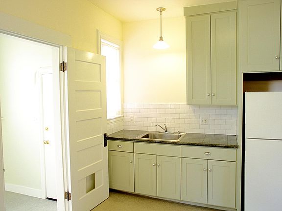 5th image of 561 Shotwell St APT D