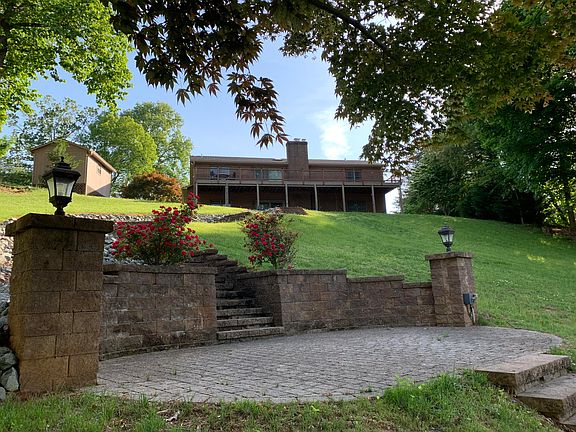 4th image of 762 Lake Park Dr