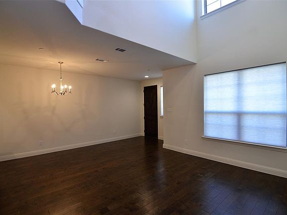 3rd image of 3117 Gaylord Dr