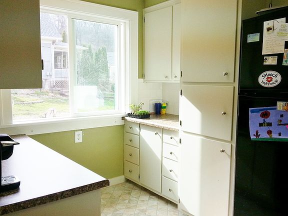 Just one of the large windows to bring in light to large kitchen w all appls