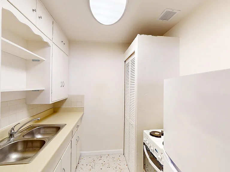 Classic Abq One Bedroom Apartment Just 4 Blocks to UNM — Photo 6
