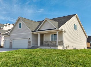 2685 Adobe Dr, Waukee, IA 50263
