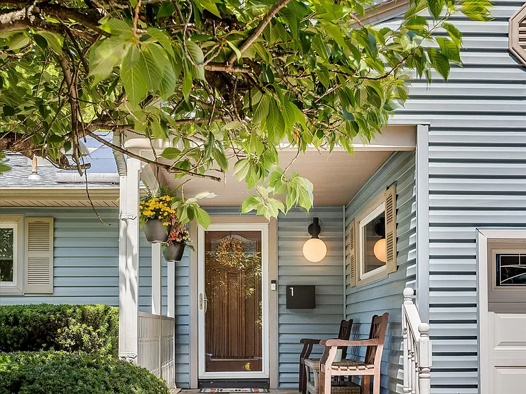 1 Forest Rd — Photo 1