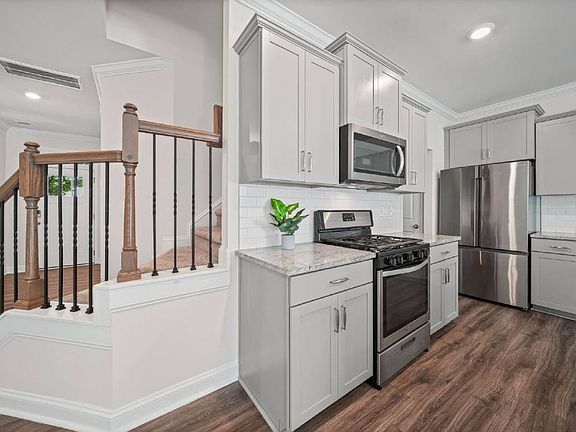 2nd image of 724 Little Bluestem Dr