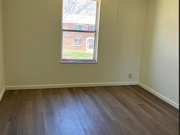 4th image of 221 Leslie Ln APT C