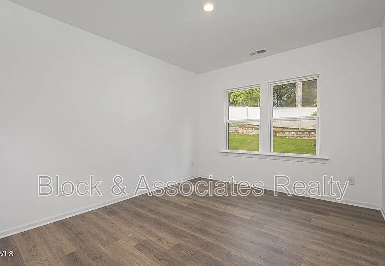 153 Hickory Grove Dr — Photo 8