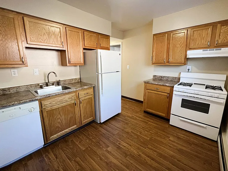 Sharondale Woods Apartments — Photo 65
