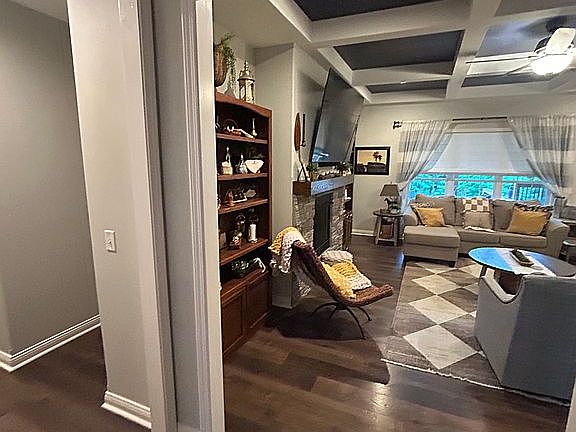 4th image of 170 Fallow Cir