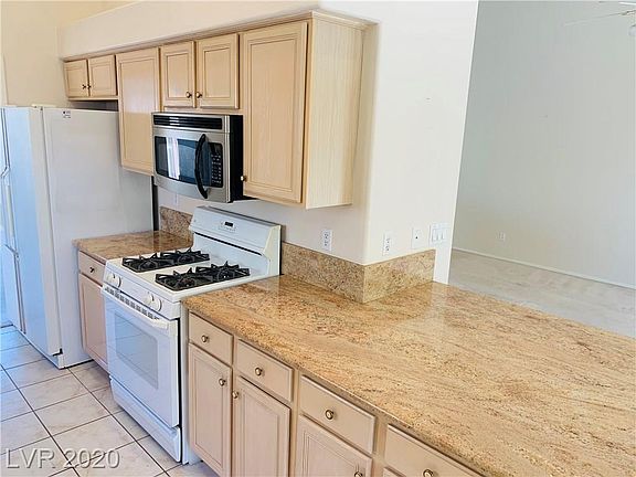 5th image of 477 Mountain Heights Ct