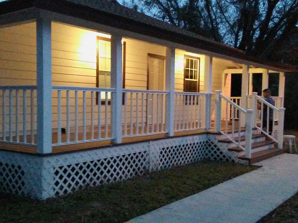 1st image of 1005 NE 4th St