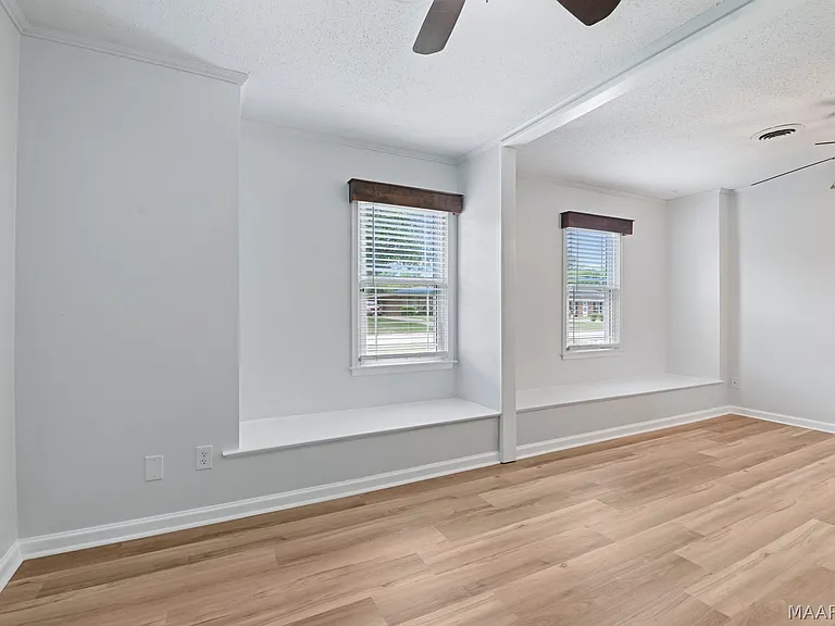 111 Lori St — Photo 29
