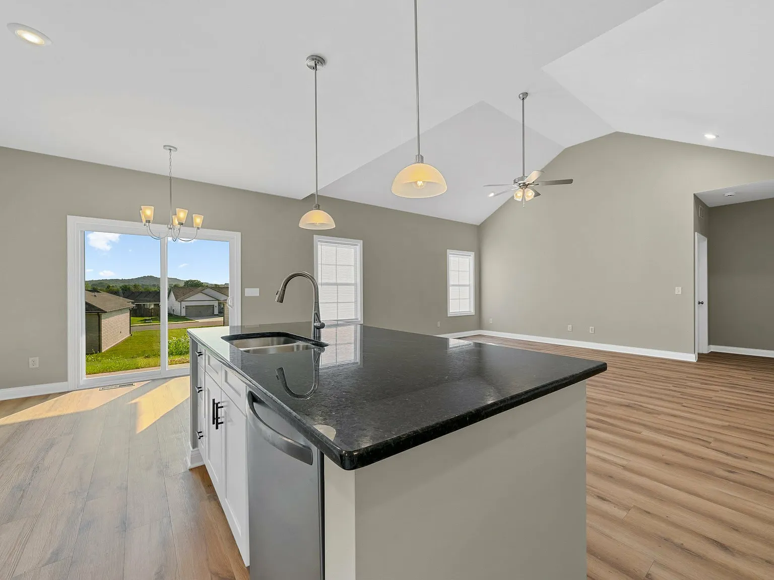 4 bed, 1631 sqft, $1,950 — Photo 3