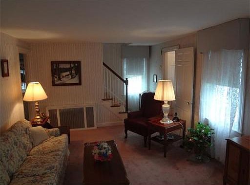 4th image of 62 Washington St