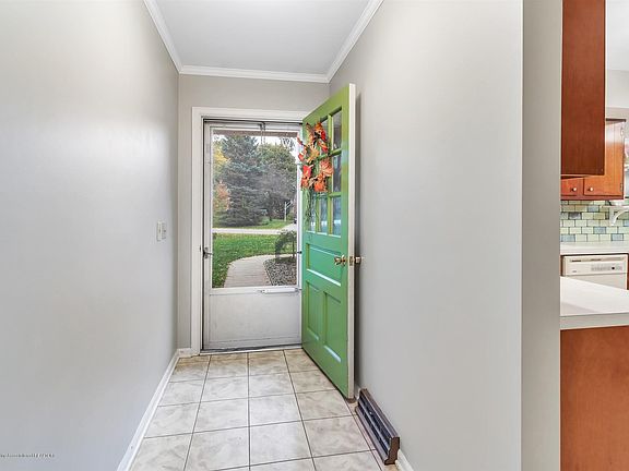 5th image of 966 Southfield Dr