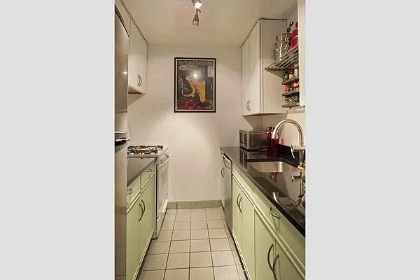 Rented by Keller Williams NYC | media 27