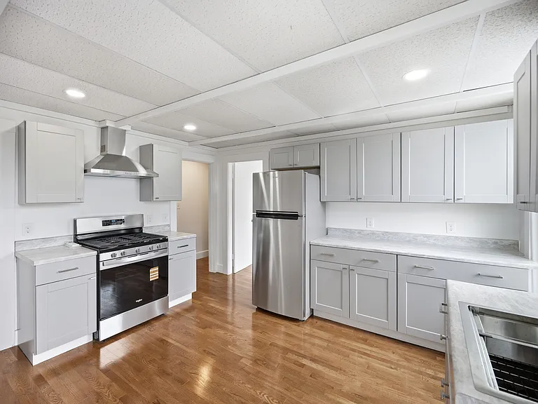 27 Linden St #27 — Photo 7