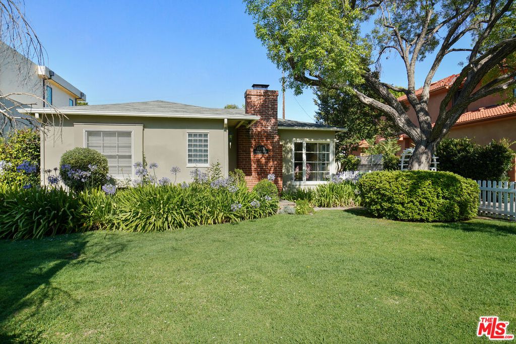 Apartment in Los Angeles, Sherman Oaks - View 2