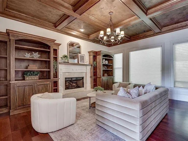 240 Lullwater Ct — Photo 13