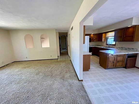 5th image of 1102 27th Avenue Ct