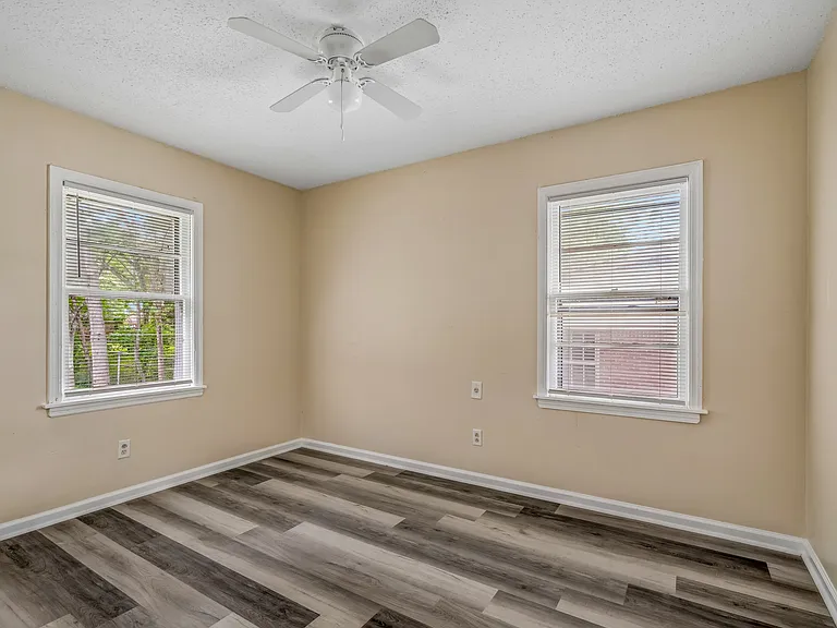 2064 Willow Wood Ave — Photo 10