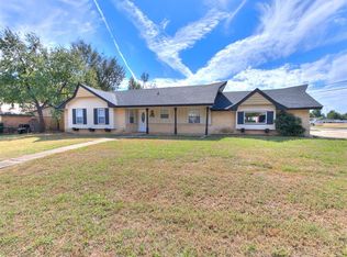 100 Bellaire Dr, Moore, OK 73160