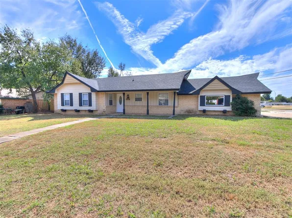 100 Bellaire Dr, Moore, OK 73160