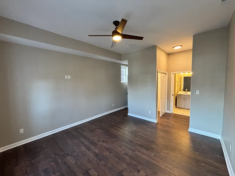 2253 Indiana Ave — Photo 22