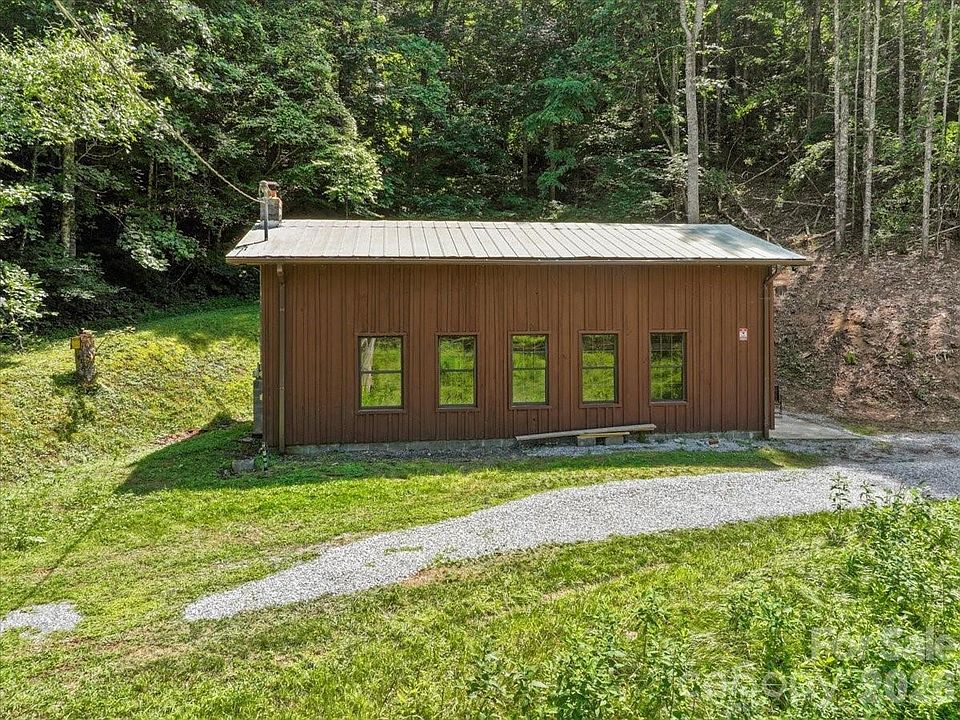 1st image of 323 McCurrey Rd