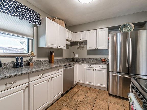 5th image of 2513 Downing Dr