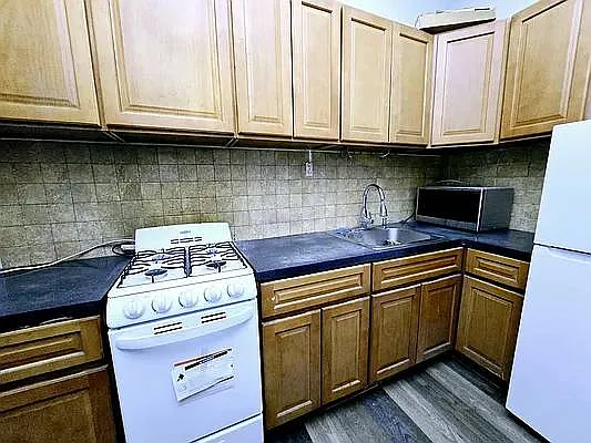 Rented by Voro Purple LLC | media 8