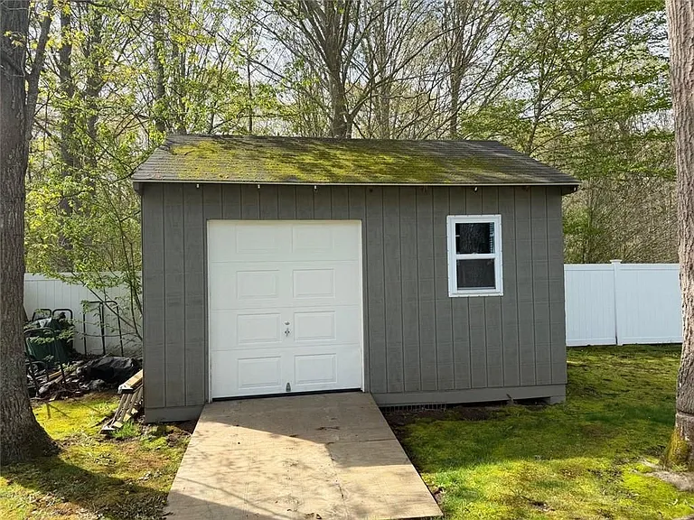 23 Beechwood Hollow St — Photo 43