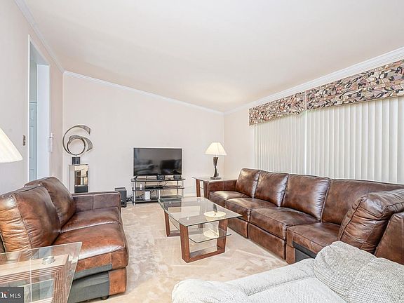 5th image of 139 Sturbridge Dr