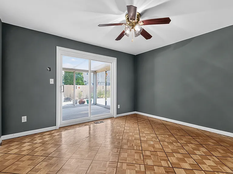 30110 Bentley St — Photo 3