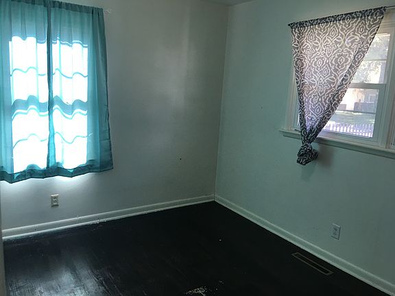 3rd image of 1660 N Montana Ave