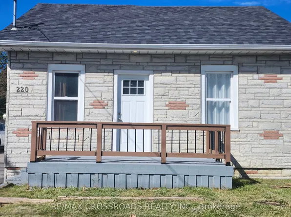 220 McNaughton Ave, Oshawa, ON L1H 3B6